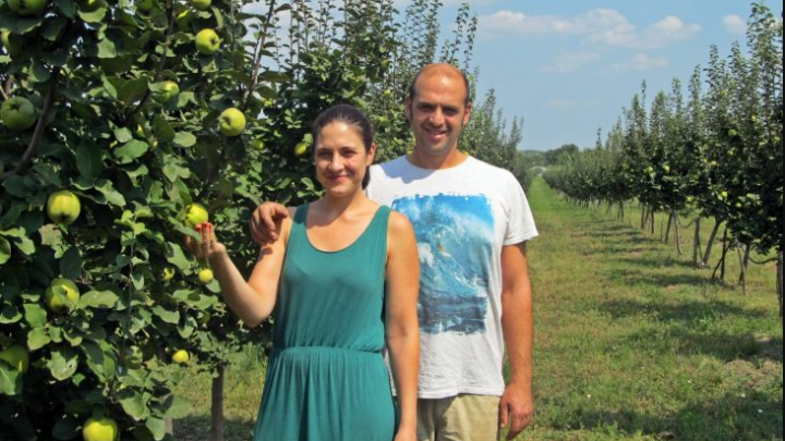 Nekada su radili u kancelariji, a danas su MEĐU DUNJAMA: Kako su Jelena i Miloš stvorili svoj organski RAJ NA SELU